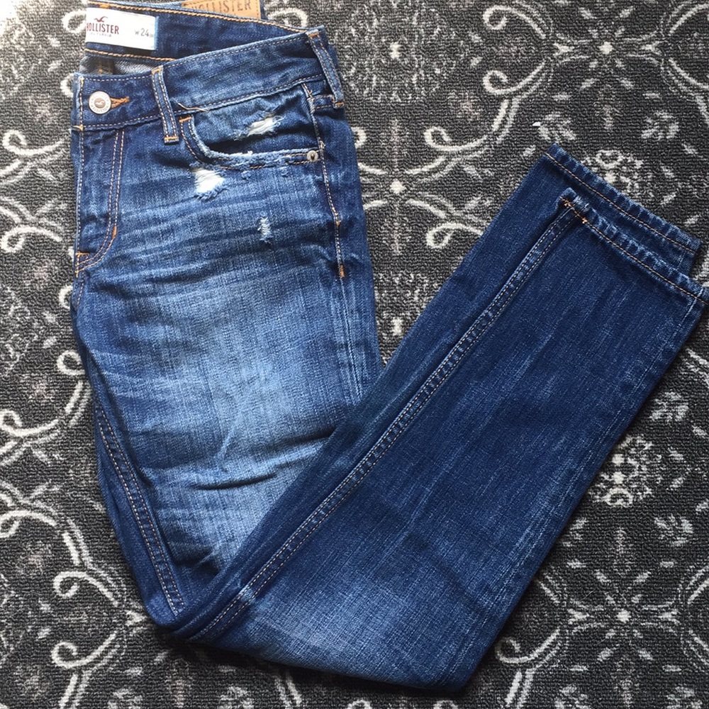 Hollister low rise destroyed StraightJeans